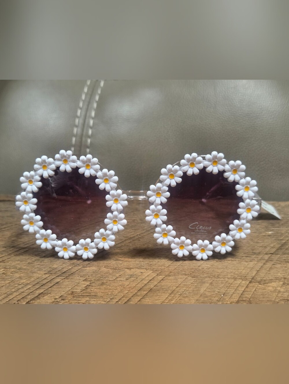 "NWT Circus NY by Sam Edelman White Daisy Flower Round Sunglasses CC346".